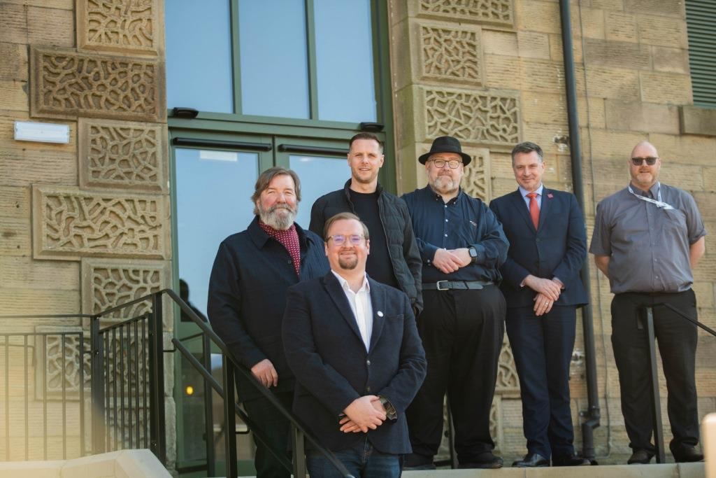 The group with Oliver Wild and Mark Walster from Alliance Norse on the steps outside the market hall.