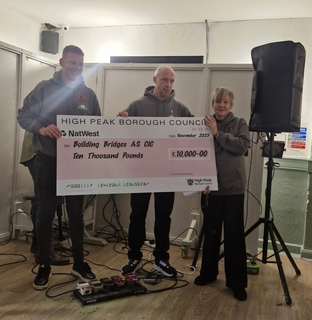 Cllr Sloman presents the cheque to Building Bridges. Credit: HPBC